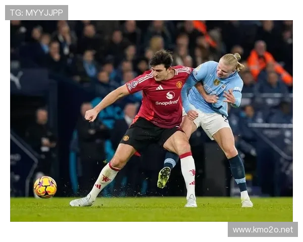 曼联重建进程混乱，战略缺失问题逐步反映在战绩与阵容稳定性上