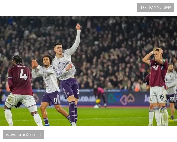 曼联争四形势持续变化,竞争格局对赛季走势形成影响 曼联争四形势持续变化,竞争格局对赛季走势形成影响