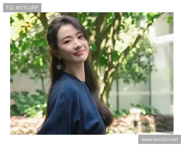 李梦这日常，穿得比我工资还讲究，简直活成了时尚教科书