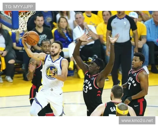 德斯蒙德·班恩三分出手提升战术空间拉开球队进攻距离