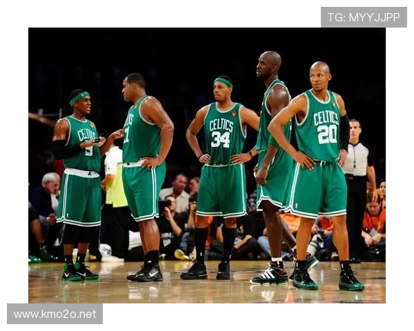 朗多无球策应改变进攻节奏，对比传统控卫提升转换效率