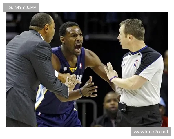 高抬腿犯规判罚标准为何经常引发争议？规则到底怎么说？